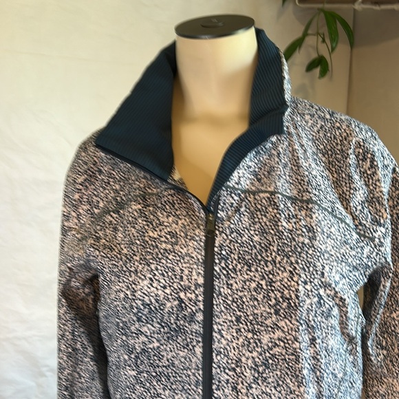 LULULEMON RUNWAY JACKET 100% NYLON PEBBLE PRINT PARFAIT PINK ABERTSON LAKE SZ 6 - Picture 2 of 16